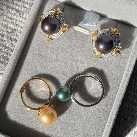 Tahiti Black pearl ear studs - Picture 7 of 8